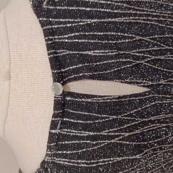 Anne Klein Black & Silver Knit Top NWT- Sz. Med - Picture 10 of 10